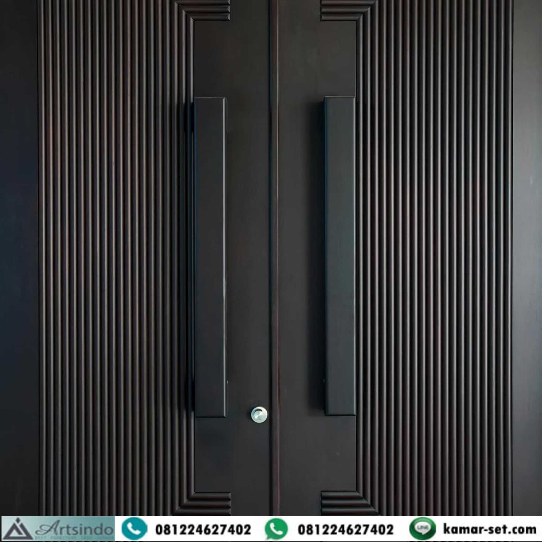 Detail Pintu Motif Garis